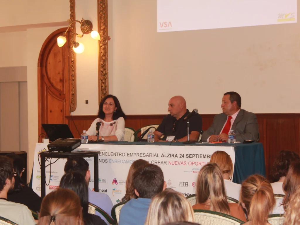 Evento Enrédate Alzira – Ponencia “Saber comunicar nuestra marca”