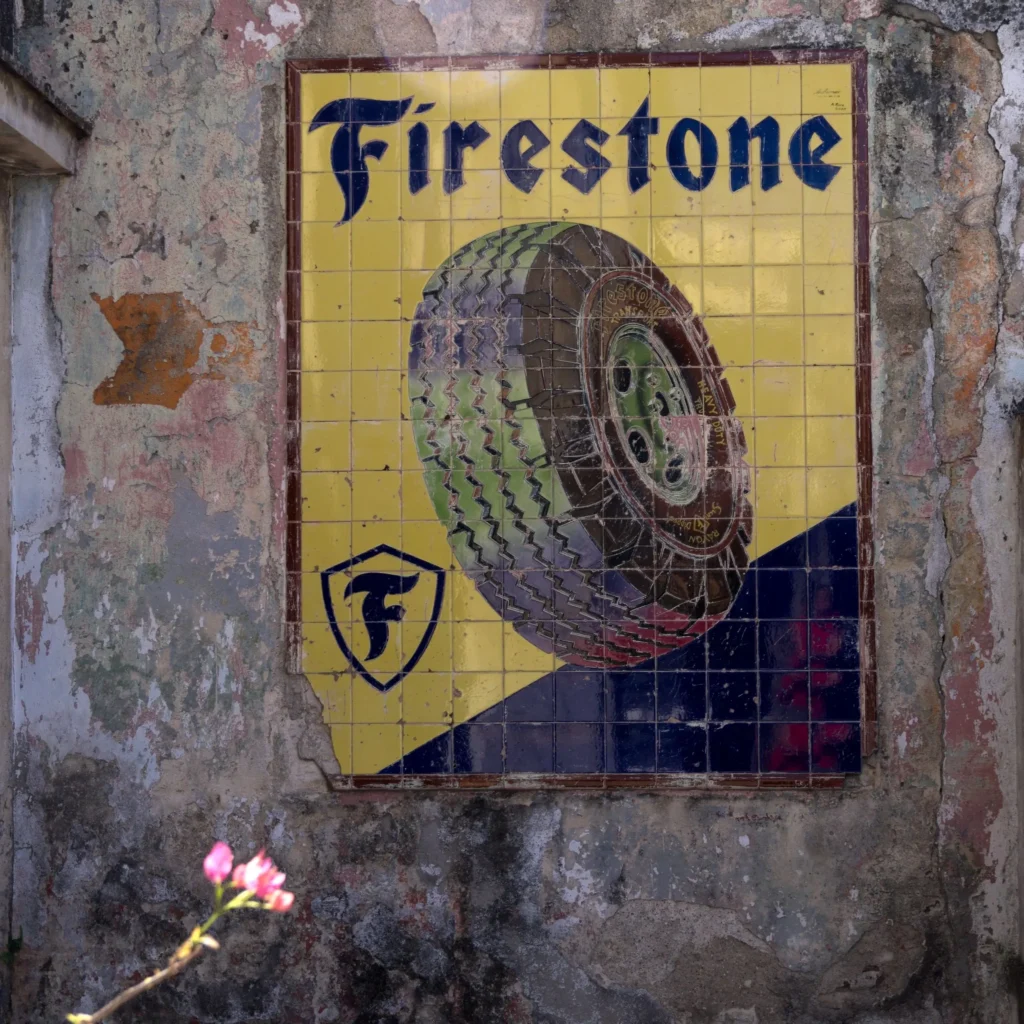 Azulejo Firestone (Santa Clara, Cuba) 