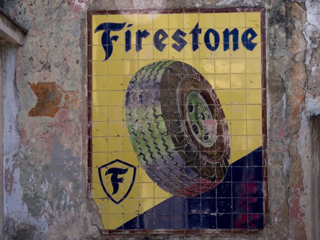 Azulejo Firestone (Santa Clara, Cuba) 